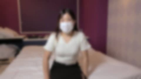 【购买者特典/评论特典 有】那个素人稍微长大一点回来了。挑战人生第一次的除毛，从毛茸茸的那个地方，粉红色的淫穴逐渐显现出来。为了纪念无毛，大量中出播种 FC2-PPV-4793291